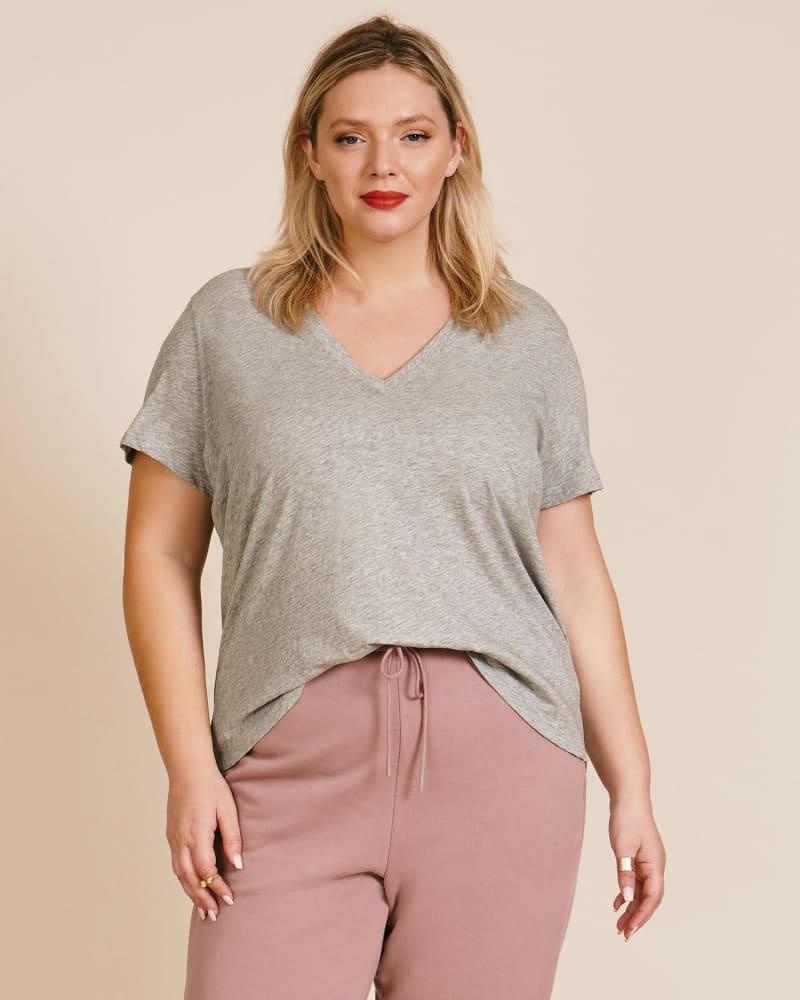 Front of a model wearing a size XL Essential V-Neck in HEATHER GREY by Vince. | dia_product_style_image_id:218850